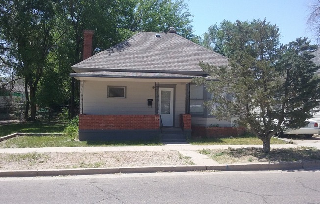 2 Bed 1 Bath Single Family Home 900/month!