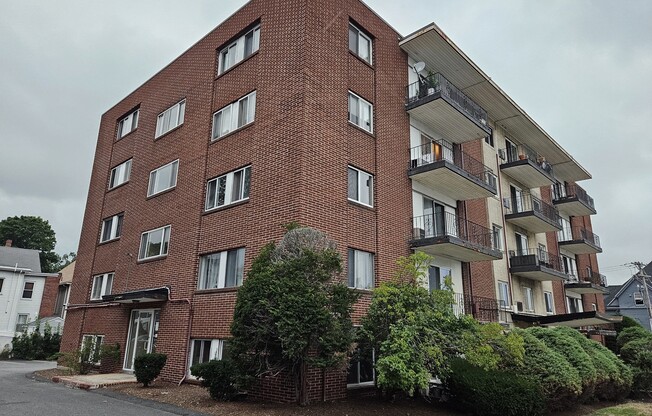 1 bed, 1 bath, 605 sqft, $2,300, Unit 21