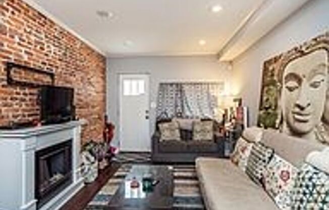 Gorgeously Renovated Upper Fells Point 2bd/2.5ba w/ CAC & More! Available 7/15