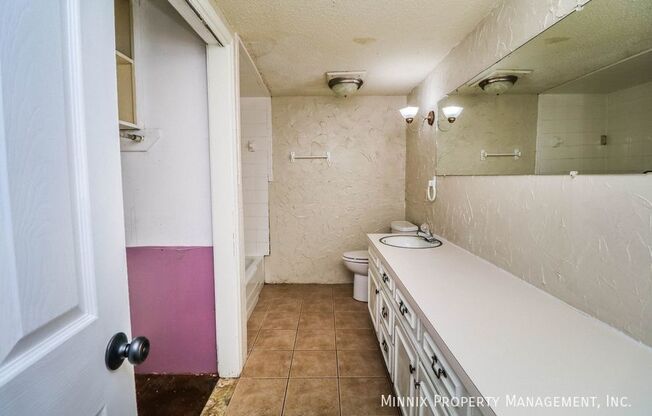 2 beds, 1 bath, 1,268 sqft, $800