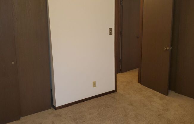 2 beds, 1.5 baths, 1,116 sqft, $695, Unit B