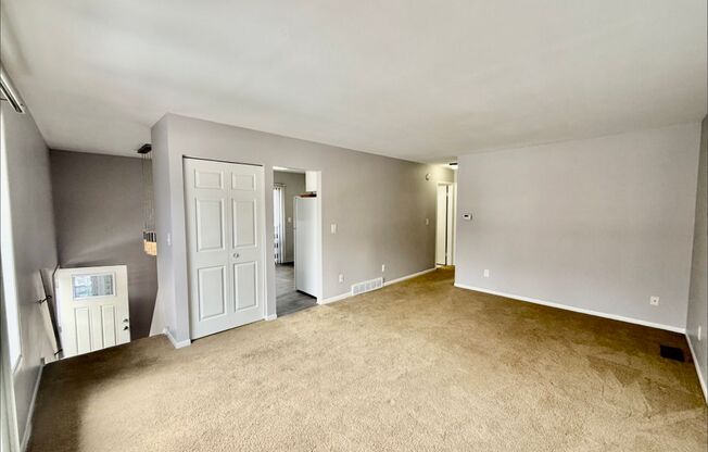 2081-2083 Shangrai La Dr SE