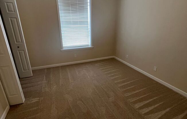 2 beds, 1 bath, $995, Unit 108 Apt. 12