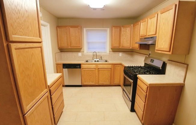 3 beds, 1.5 baths, $1,495