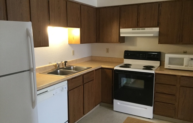 2 beds, 1 bath, $950, Unit A