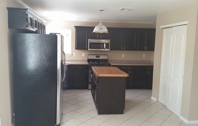 3 beds, 2.5 baths, $1,895