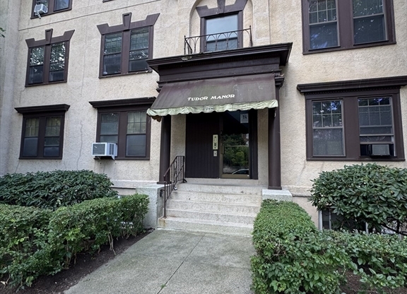 1718 COMMONWEALTH AVE