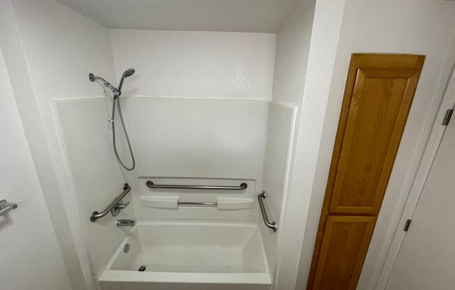 1 bed, 1 bath, 678 sqft, $1,675, Unit 2403
