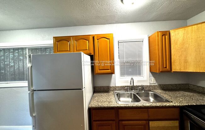 Move-In Ready E. Oakland 2BRs/1BA