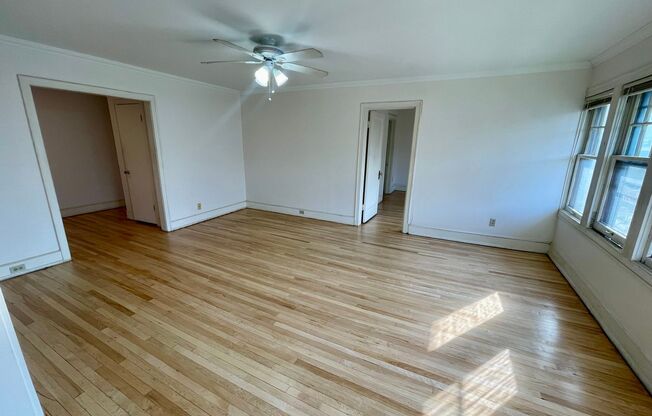 2114 N Summit