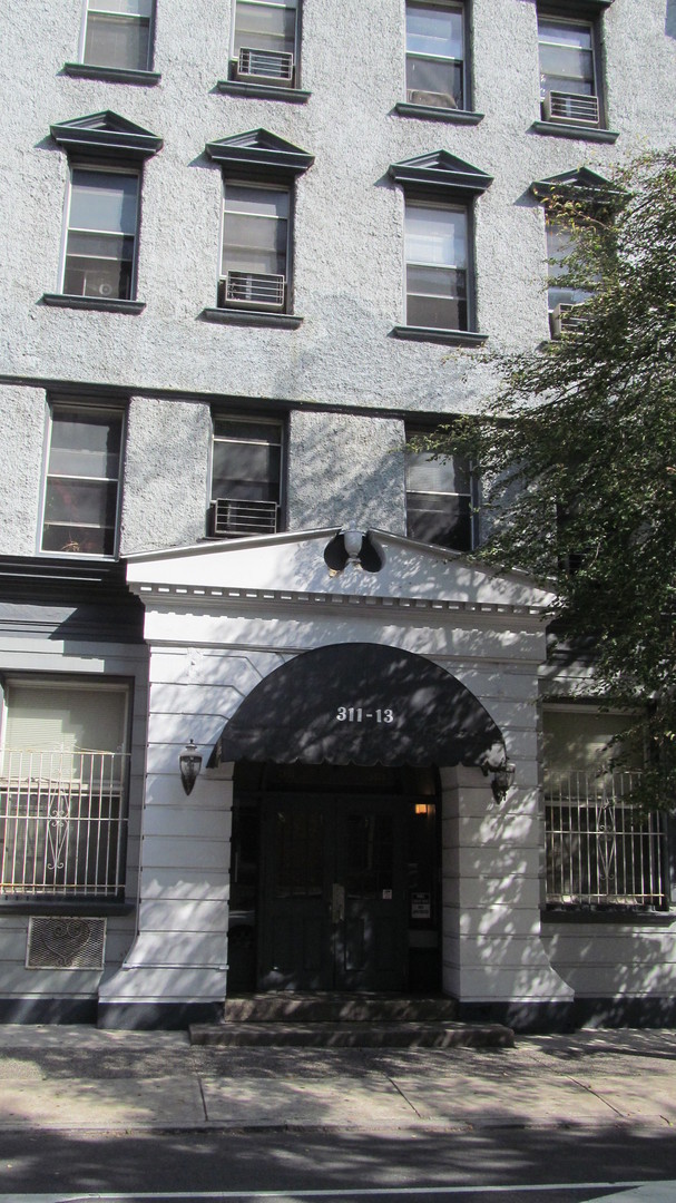 Morris Apartments