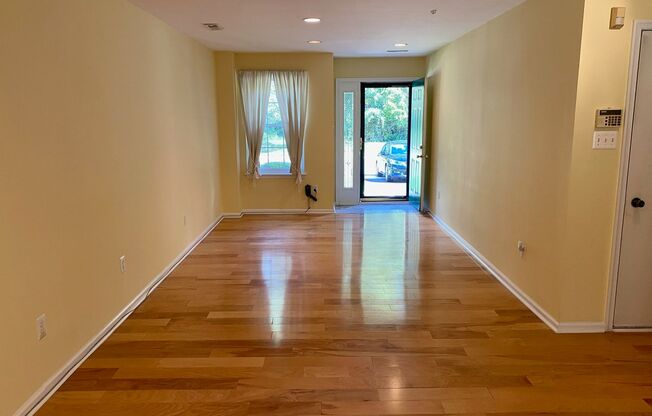 Charming 3-Bedroom Townhome in Southampton! Available NOW!
