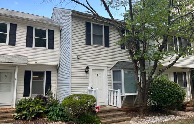 Great Townhouse Near Duke Available April 15th!