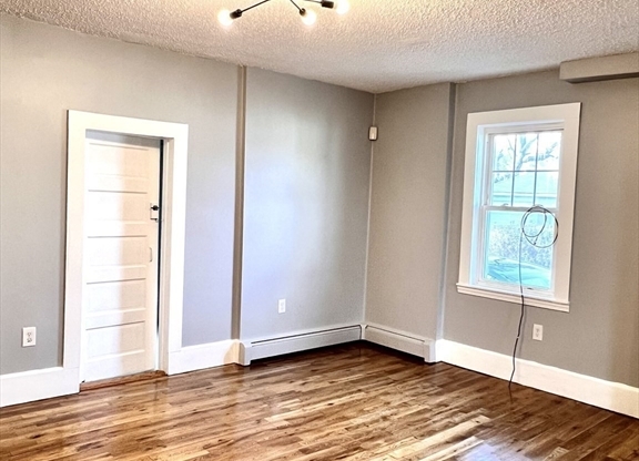 2 beds, 1 bath, 900 sqft, $2,400, Unit 1