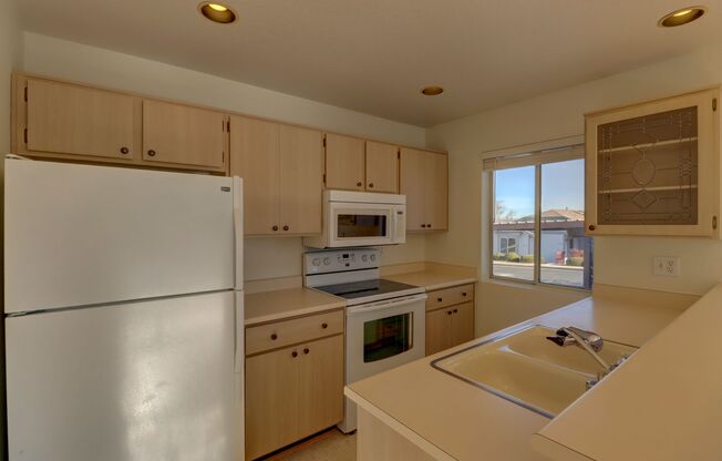 2 beds, 2 baths, $1,600