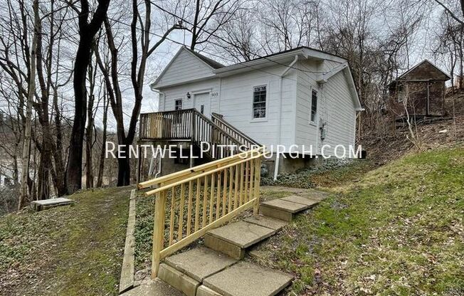 933 4 ST