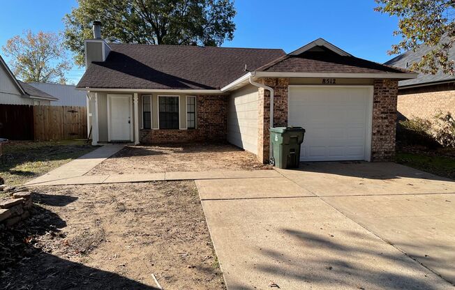 Gorgeous 3 Bedroom / 2 Bathroom House in Fort Smith!