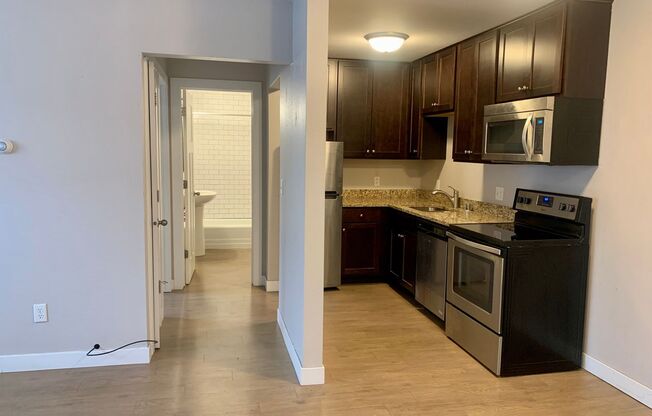 1 bed, 1 bath, $950, Unit 115