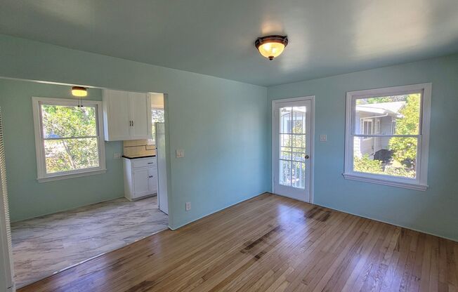 1 Bed 1 Bath Upstairs Back House Available Now!