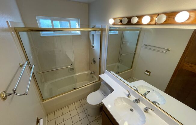 $3,790 / 4b/2bth - CUTE HOME IN GLENMOOR