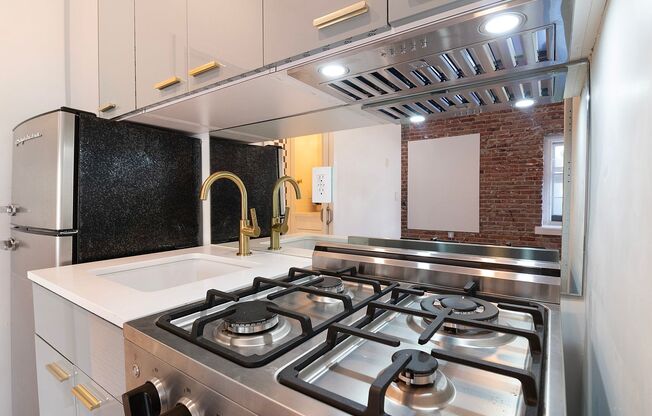 Studio, 1 bath, 223 sqft, $2,180, Unit 301