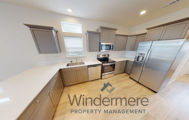 2 beds, 1 bath, 880 sqft, $1,695, Unit 327 People's