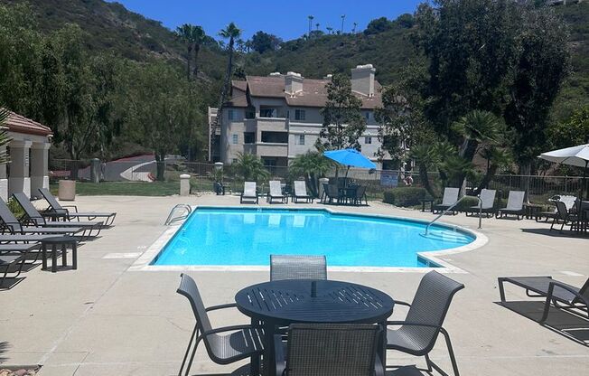 ***SCENIC SCRIPPS RANCH***2/2 CONDO W/ TANDEM 2 CAR DETACHED GARAGE***PET FRIENDLY***