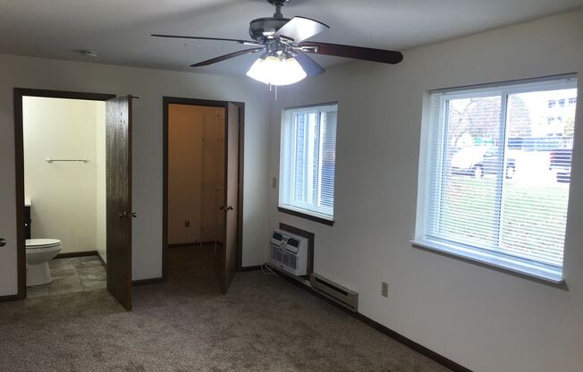 2 beds, 1.5 baths, 1,040 sqft, $1,800, Unit 3172-101
