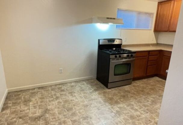 2 beds, 1 bath, 700 sqft, $1,245, Unit 421C