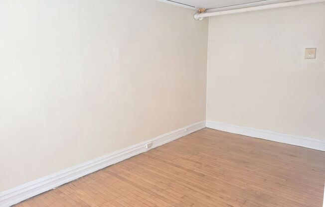 Studio, 1 bath, $800, Unit 106