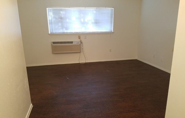 Studio, 1 bath, 415 sqft, $695, Unit *807