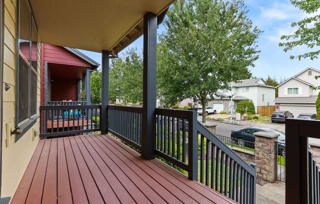 Available NOW Hillsboro End Unit Townhome Minutes to Intel Jones Farm, Costco, Parks & More 1 Small Pet OK