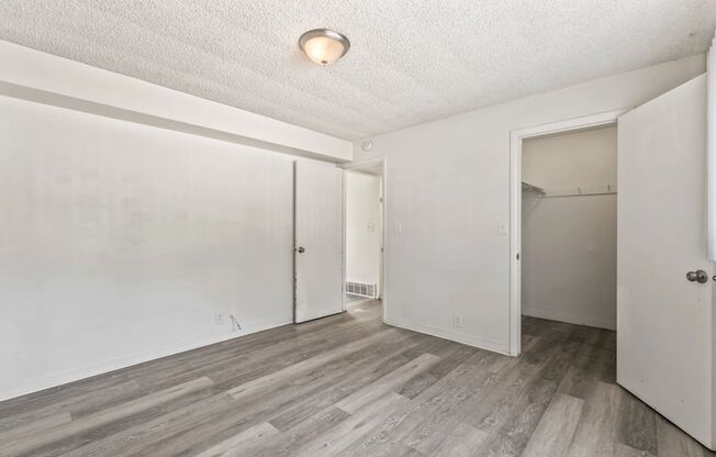 1 bed, 1 bath, $925, Unit 24