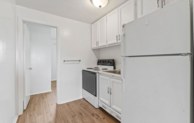 1 bed, 1 bath, 800 sqft, $925, Unit 1904 W 59