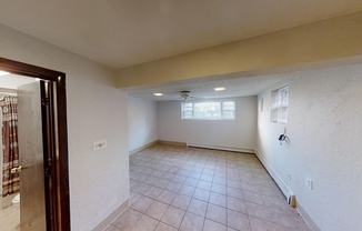 Studio, 1 bath, 700 sqft, $1,700, Unit B