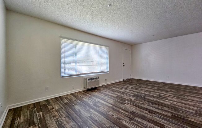 Newport Gardens Apartments, Vista