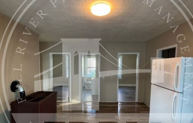 2 beds, 1 bath, $1,300, Unit Unit 2F