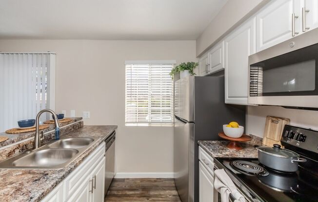 4 beds, 2 baths, 1,375 sqft, $1,599, Unit 18102