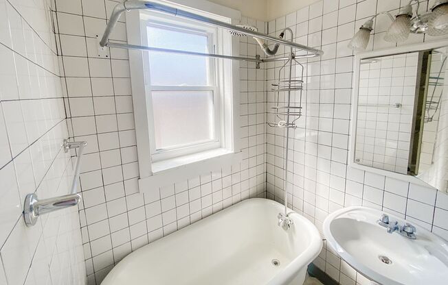 1 bed, 1 bath, 645 sqft, $1,850, Unit 3525.5-3S