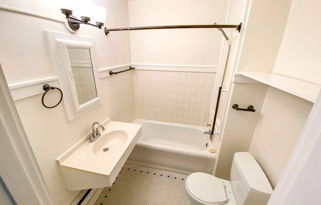 Studio, 1 bath, 472 sqft, $1,395, Unit 106