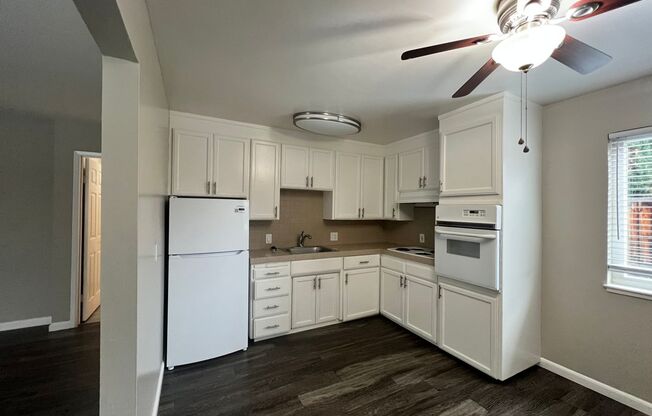 2 beds, 1 bath, 850 sqft, $2,450, Unit 10