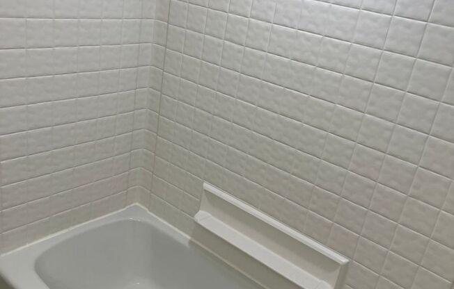 2 beds, 1 bath, $1,725, Unit D05