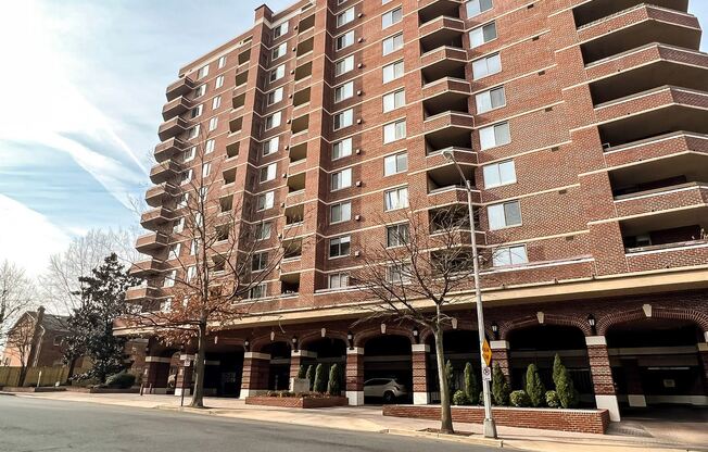 1276 N Wayne St #704