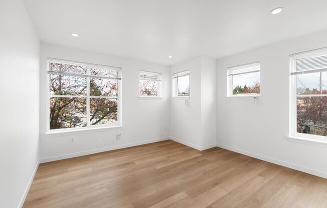 1 bed, 1 bath, 650 sqft, $2,695, Unit 300