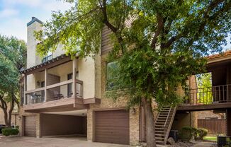 Spacious 2nd floor corner unit in Richardson