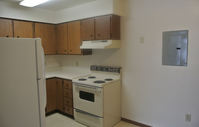 2 beds, 1 bath, $745, Unit 8