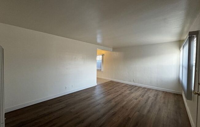 2 beds, 1 bath, 700 sqft, $2,509, Unit B