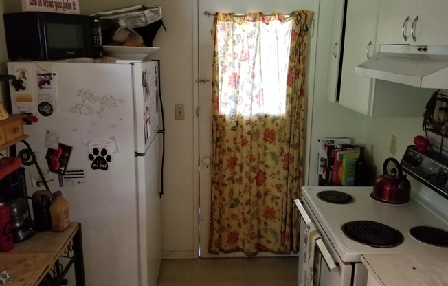 2 beds, 1 bath, $1,895