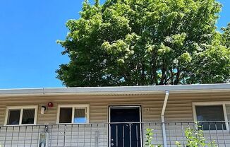 Bright, Updated 2BR Apartment in Prime SW Portland Location