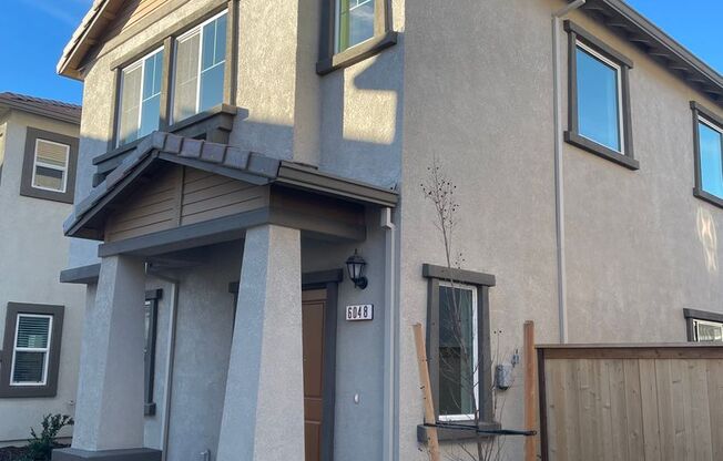 SOLAR SMART HOME IN WEST ROSEVILLE!